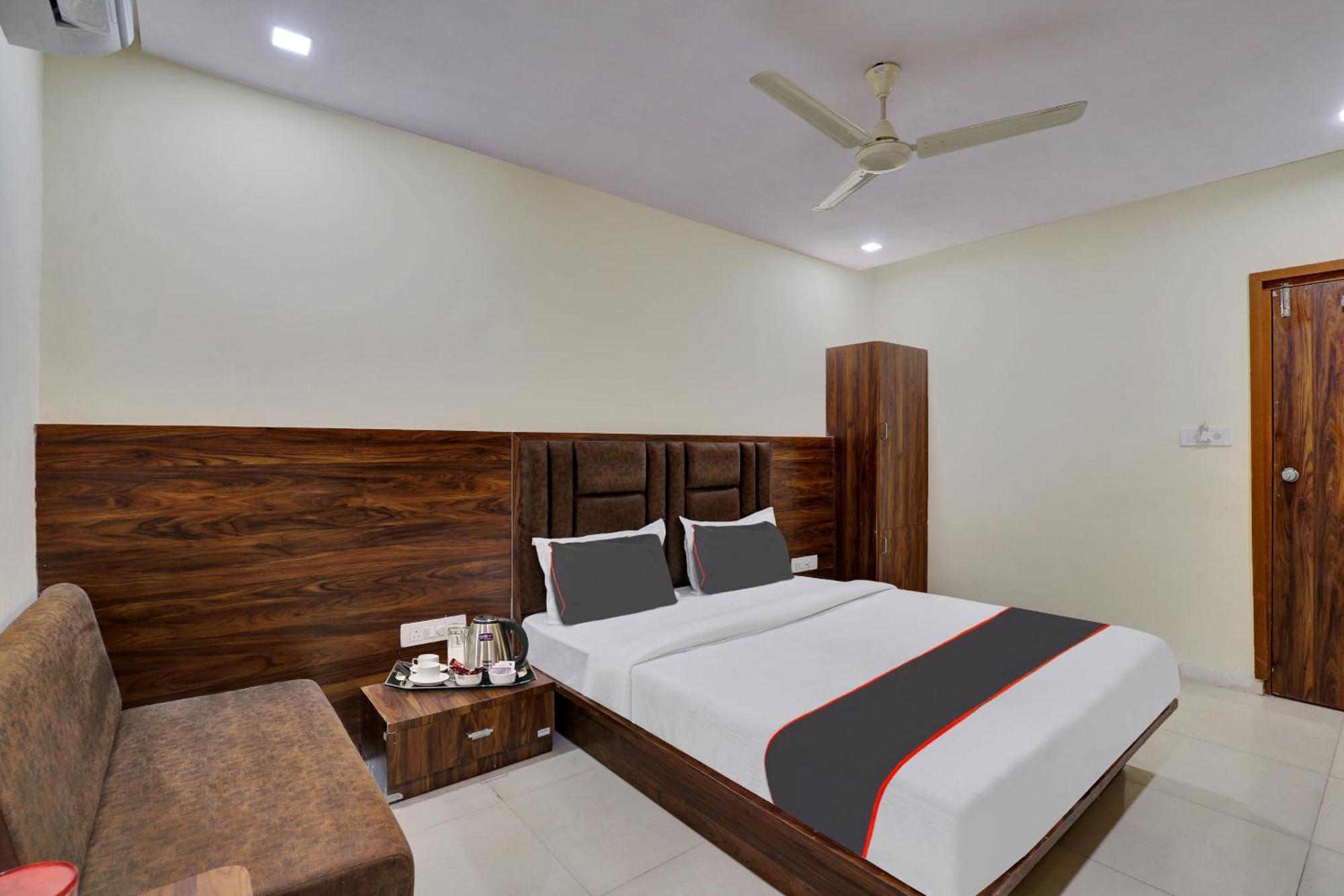 Hotel O Neelkamal Ahmedabad Bagian luar foto