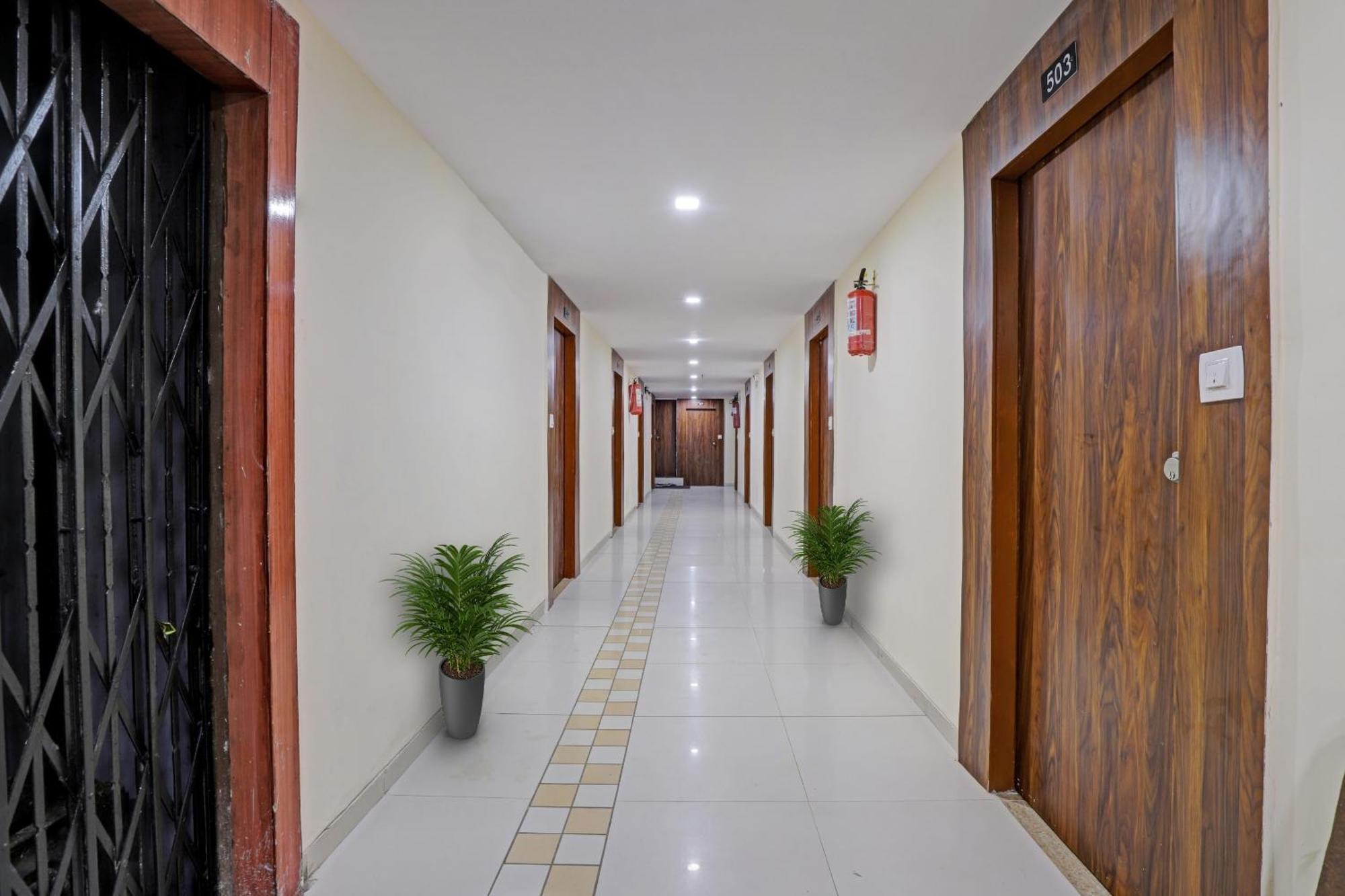 Hotel O Neelkamal Ahmedabad Bagian luar foto