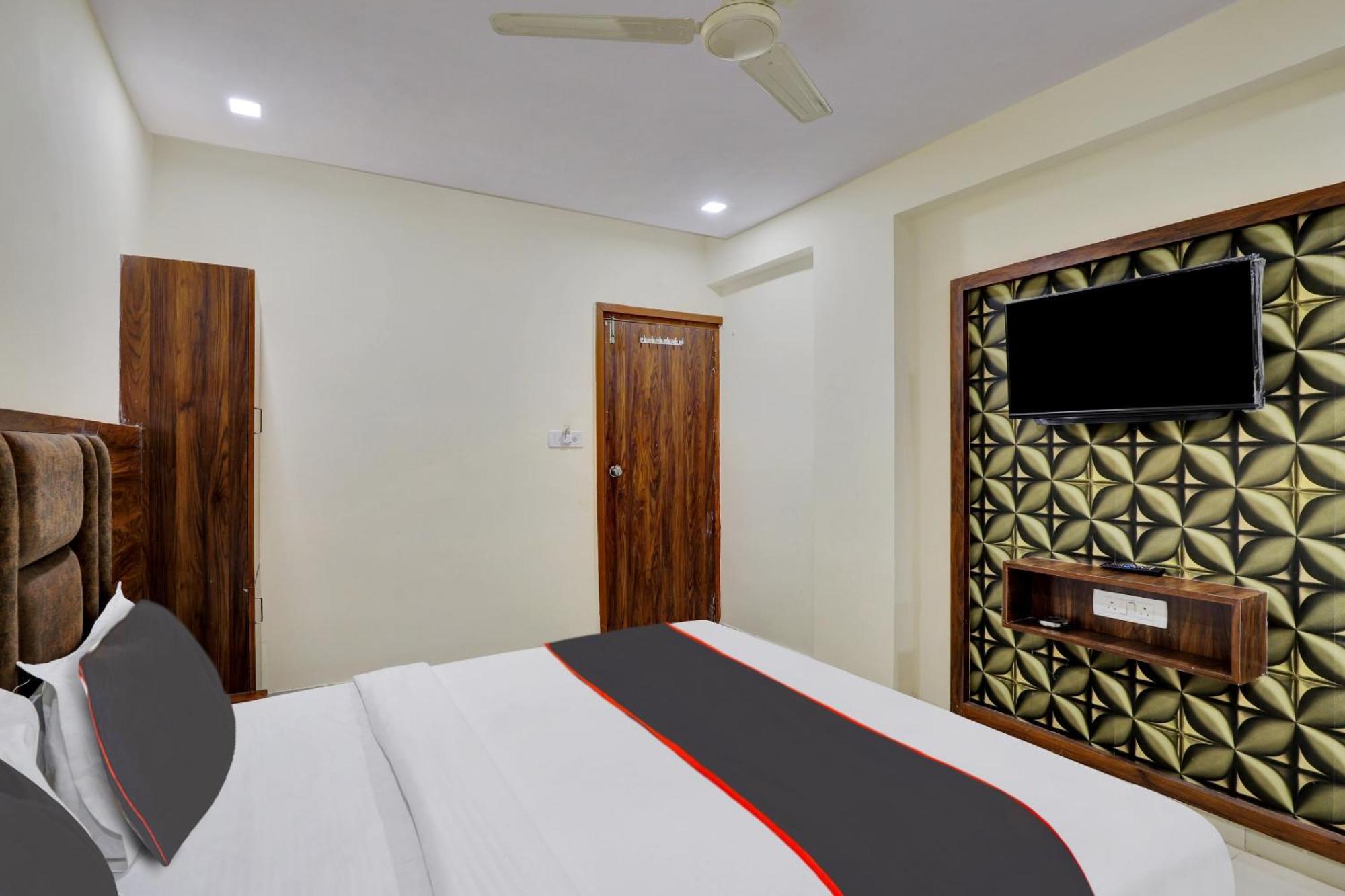 Hotel O Neelkamal Ahmedabad Bagian luar foto