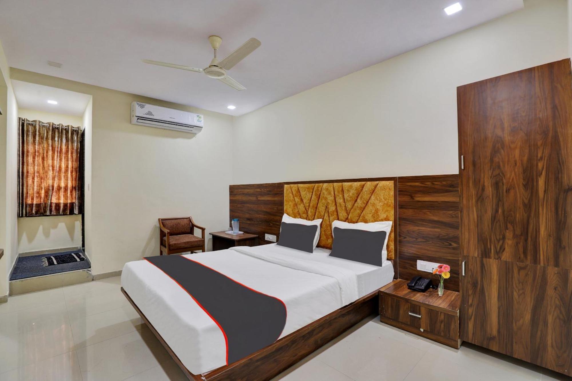 Hotel O Neelkamal Ahmedabad Bagian luar foto